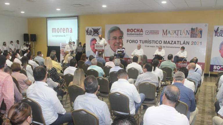 Rubén Rocha Moya se reunió este jueves con el sector turístico de Mazatlán.