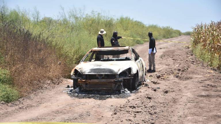 El cadáver carbonizado estaba dentro de este automóvil Honda, Civic.