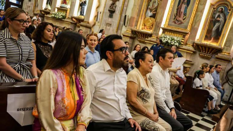 El Alcalde de Culiacán Juan de Dios Gámez Mendívil en la misa de aniversario del Municipio.