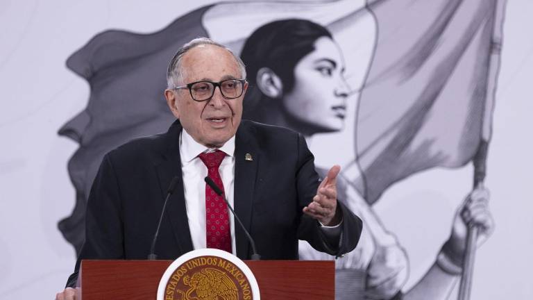 David Kershenobich, Secretario de Salud, explica sobre las muertes registradas en una clínica de Hermosillo.