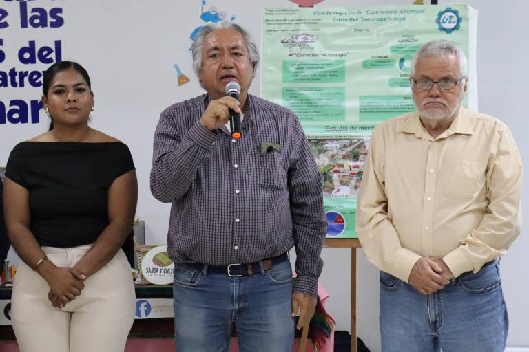 Con la presencia del presidente municipal de Escuinapa, estudiantes de turismo de UTEsc realizan muestra de proyectos de impacto en comunidades de la región