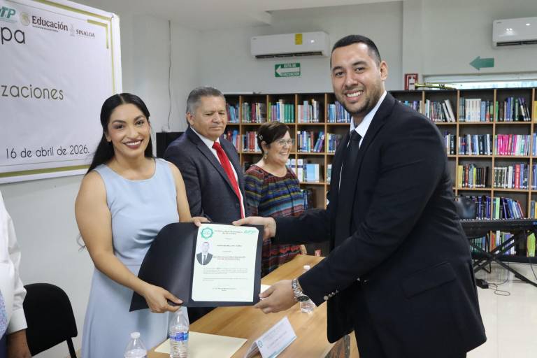 Reciben título de grado, egresados de la Maestría en Gestión e Innovación en las organizaciones de la UTEsc