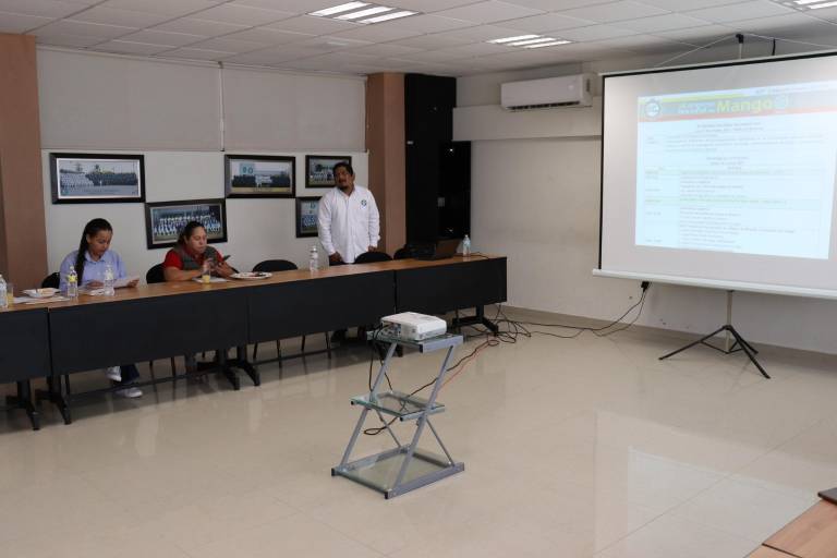 Presenta UTEsc programa del III Congreso Nacional del Mango a autoridades y representantes del sector