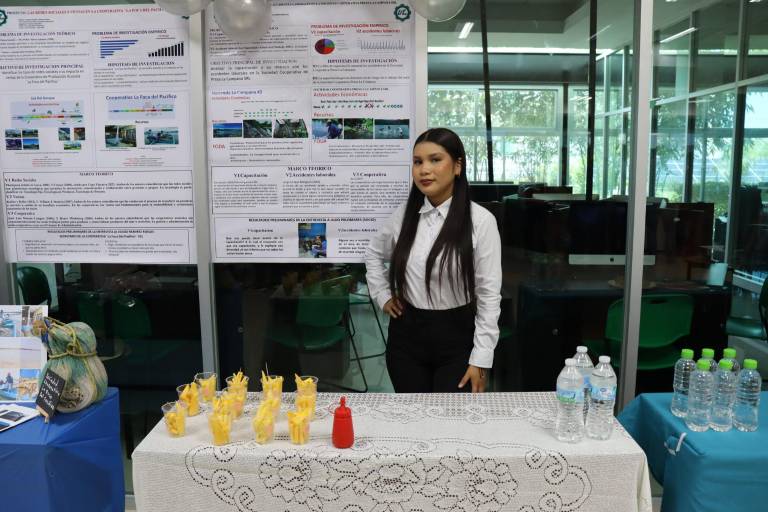 Con la presencia del presidente municipal de Escuinapa, estudiantes de turismo de UTEsc realizan muestra de proyectos de impacto en comunidades de la región