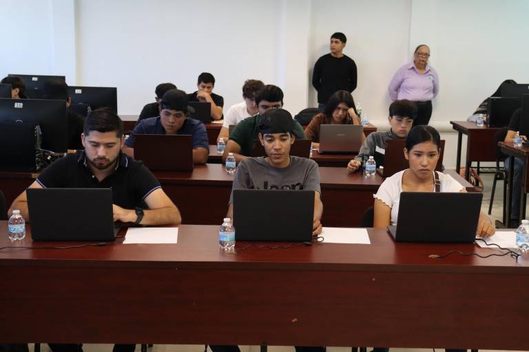 Presentan examen de ingreso a la Universidad Tecnológica de Escuinapa cerca de 300 aspirantes; se mantiene abierto el sistema de preinscripciones