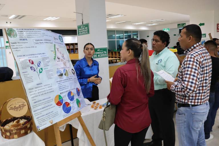 Con la presencia del presidente municipal de Escuinapa, estudiantes de turismo de UTEsc realizan muestra de proyectos de impacto en comunidades de la región