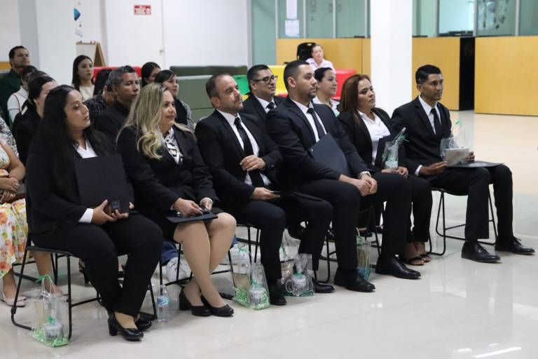 Reciben título de grado, egresados de la Maestría en Gestión e Innovación en las organizaciones de la UTEsc