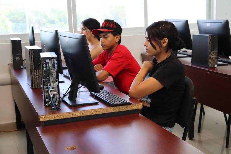 Aplica UTEsc segundo examen de ingreso a 110 nuevos aspirantes.