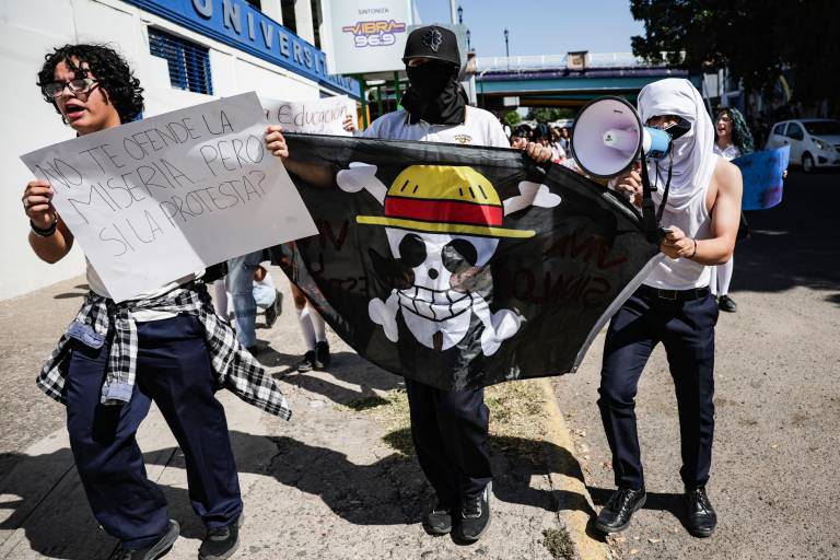 Usan alumnos de la UAS bandera de ‘One Piece’ y 31 Minutos como símbolo contra autoridades