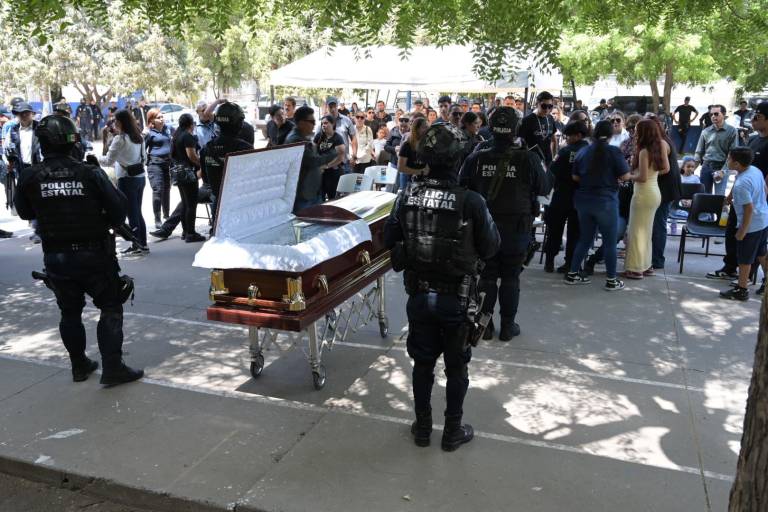 Rinden homenaje póstumo a policía estatal asesinado en Navolato