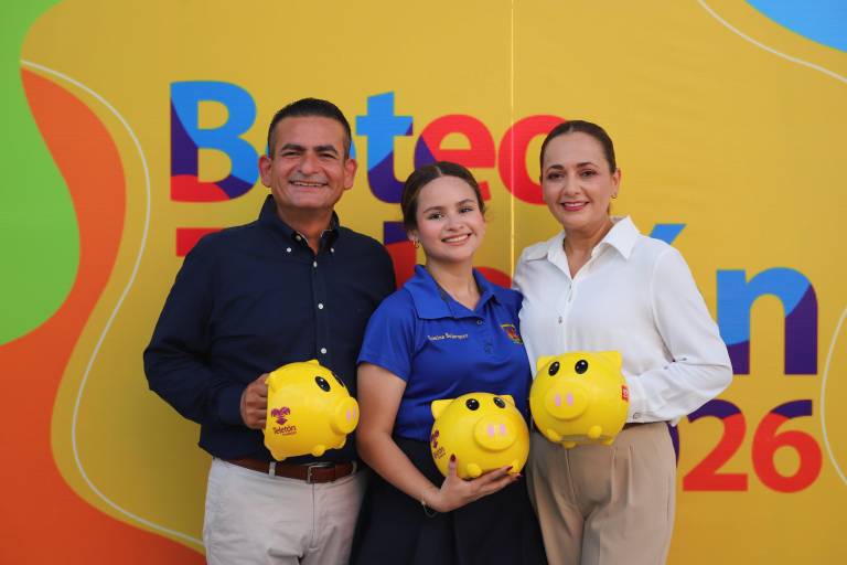 Dra. Mariela Berumen, Presidenta de DIF Navolato pone en marcha el Boteo Teletón 2026