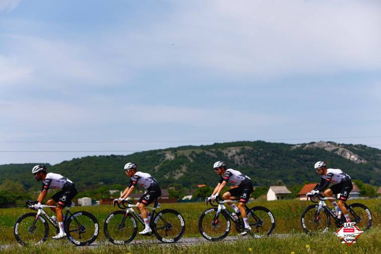 Isaac del Toro se ubica en el top 10 de la etapa 5 en el Giro de Italia 2025