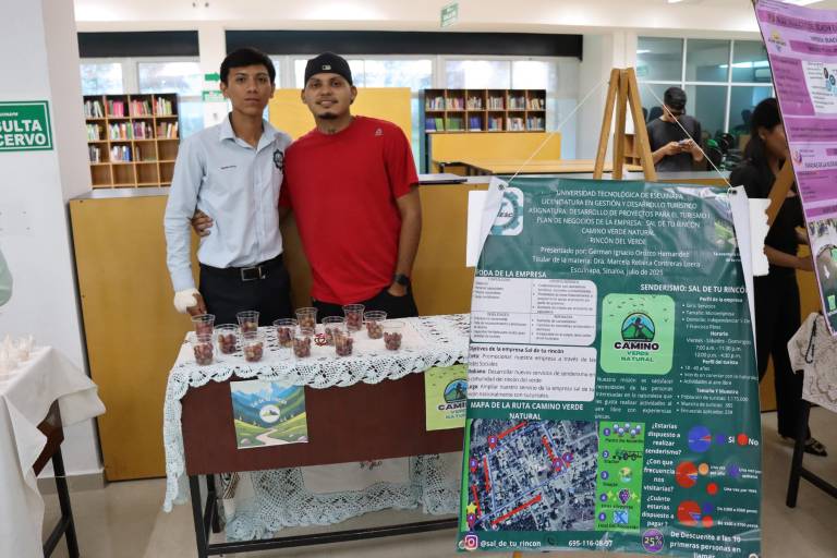 Con la presencia del presidente municipal de Escuinapa, estudiantes de turismo de UTEsc realizan muestra de proyectos de impacto en comunidades de la región