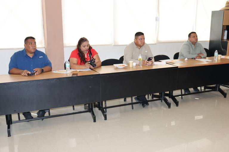 Presenta UTEsc programa del III Congreso Nacional del Mango a autoridades y representantes del sector