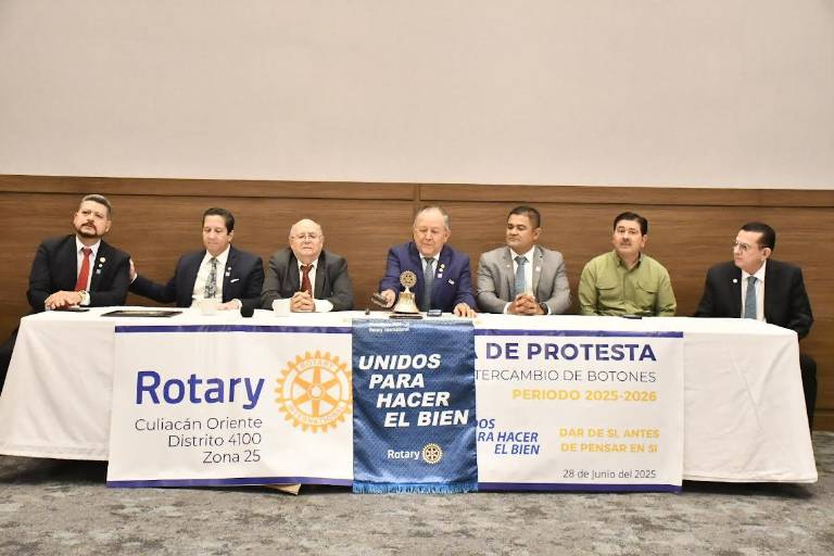 Realiza el Club Rotario Culiacán Oriente Cambio de Botones