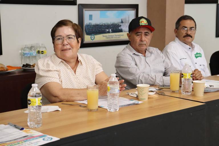 Presenta UTEsc programa del III Congreso Nacional del Mango a autoridades y representantes del sector