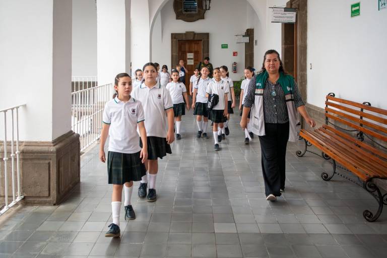 Llevan a alumnos al Palacio Municipal para que conozcan el Ayuntamiento de Culiacán