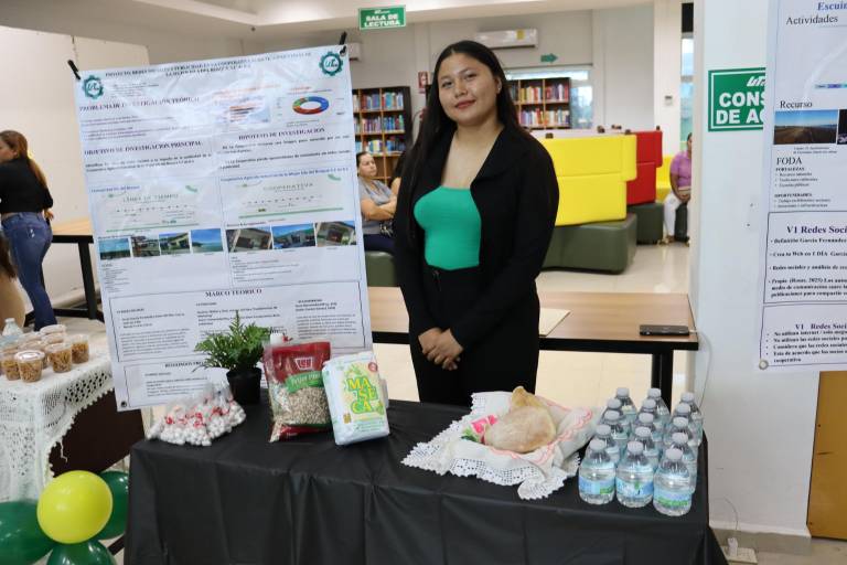 Con la presencia del presidente municipal de Escuinapa, estudiantes de turismo de UTEsc realizan muestra de proyectos de impacto en comunidades de la región