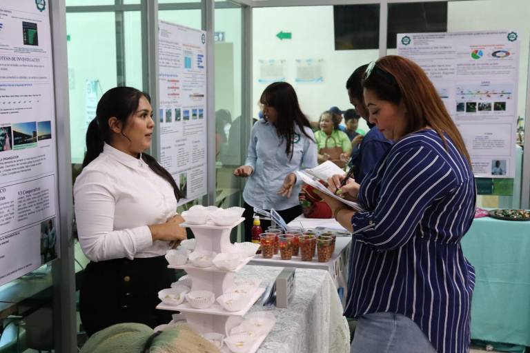 Con la presencia del presidente municipal de Escuinapa, estudiantes de turismo de UTEsc realizan muestra de proyectos de impacto en comunidades de la región