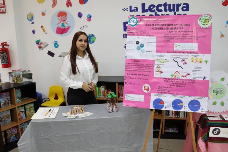 Con la presencia del presidente municipal de Escuinapa, estudiantes de turismo de UTEsc realizan muestra de proyectos de impacto en comunidades de la región