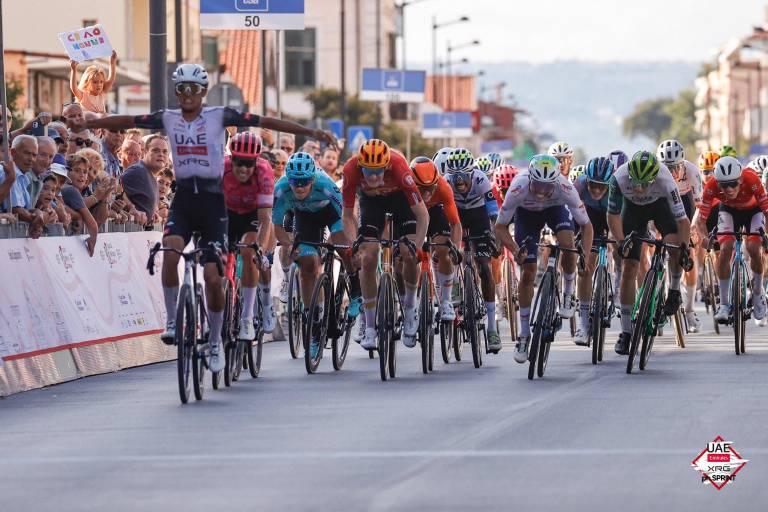 Isaac del Toro cierra semana de ensueño con otro triunfo en Italia