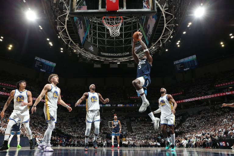 Timberwolves igualan la serie ante Warriors con contundente victoria
