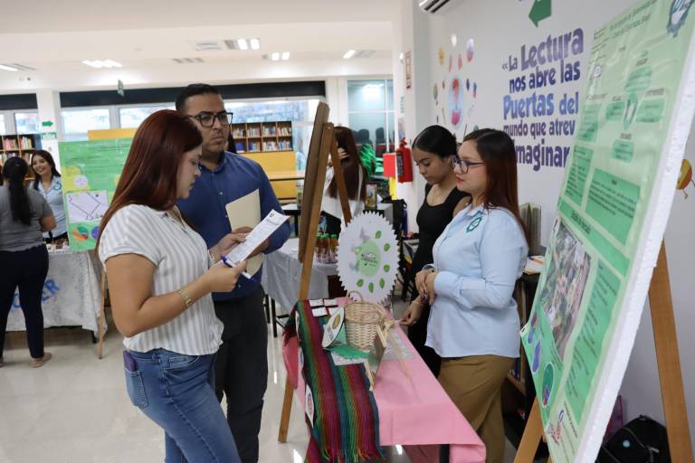 Con la presencia del presidente municipal de Escuinapa, estudiantes de turismo de UTEsc realizan muestra de proyectos de impacto en comunidades de la región
