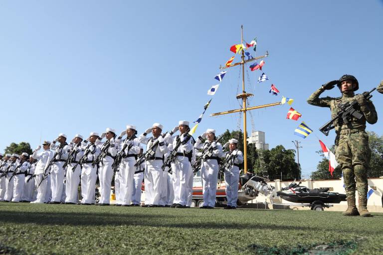 Armada de México celebra 200 años de independencia en la mar y entrega ascensos en Mazatlán
