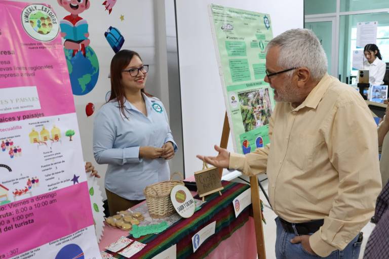 Con la presencia del presidente municipal de Escuinapa, estudiantes de turismo de UTEsc realizan muestra de proyectos de impacto en comunidades de la región
