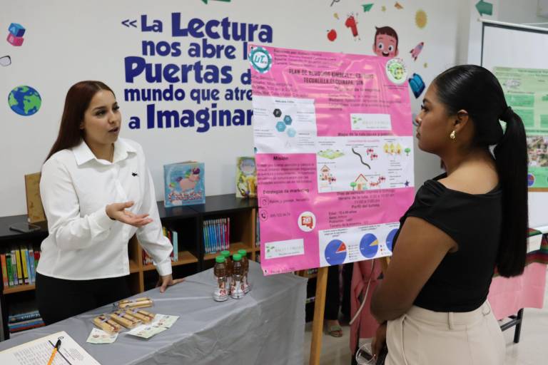 Con la presencia del presidente municipal de Escuinapa, estudiantes de turismo de UTEsc realizan muestra de proyectos de impacto en comunidades de la región