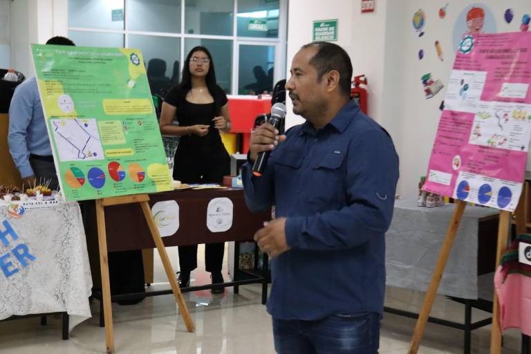 Con la presencia del presidente municipal de Escuinapa, estudiantes de turismo de UTEsc realizan muestra de proyectos de impacto en comunidades de la región