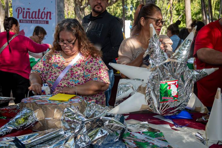 Reúne taller de elaboración de piñatas a 60 comités vecinales en el Parque Revolución de Culiacán