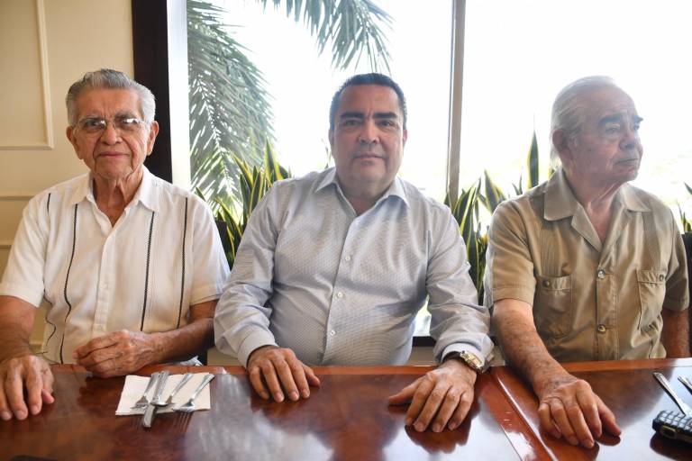 Con un rico desayuno, festejan abogados su día