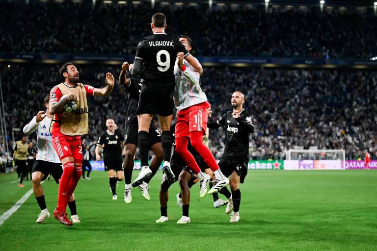 Vlahovic resucita a la ‘Juve’, que restaca un empate ante el Dortmund