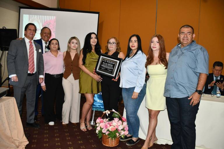 Reconocen rotarios a personas extraordinarias por su vocación y legado