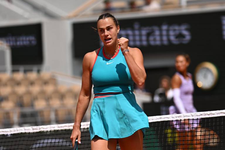 Sabalenka, reacción de campeona ante la campeona olímpica en Roland Garros