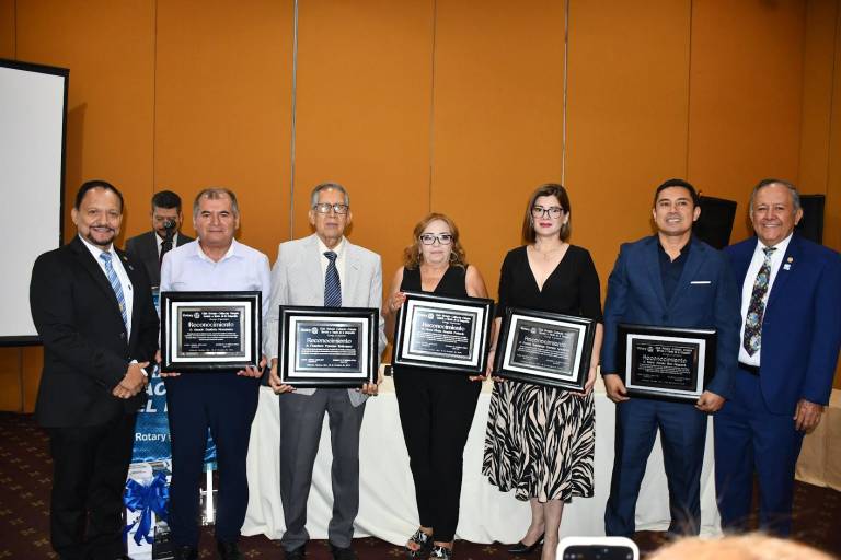 Reconocen rotarios a personas extraordinarias por su vocación y legado
