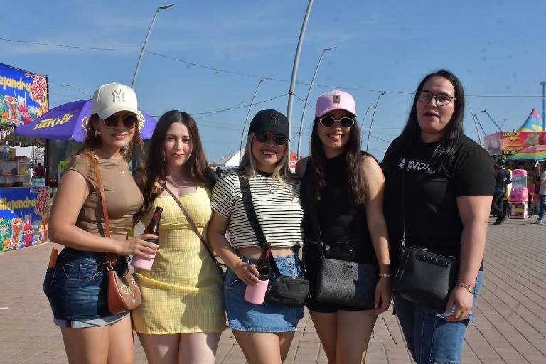 Disfrutan de ‘Oleajes de Alegría’ en el tradicional Carnaval de Altata 2026