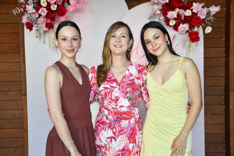 Organizan shower en honor a Jessica Hernández