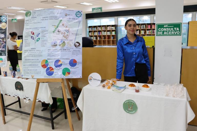 Con la presencia del presidente municipal de Escuinapa, estudiantes de turismo de UTEsc realizan muestra de proyectos de impacto en comunidades de la región