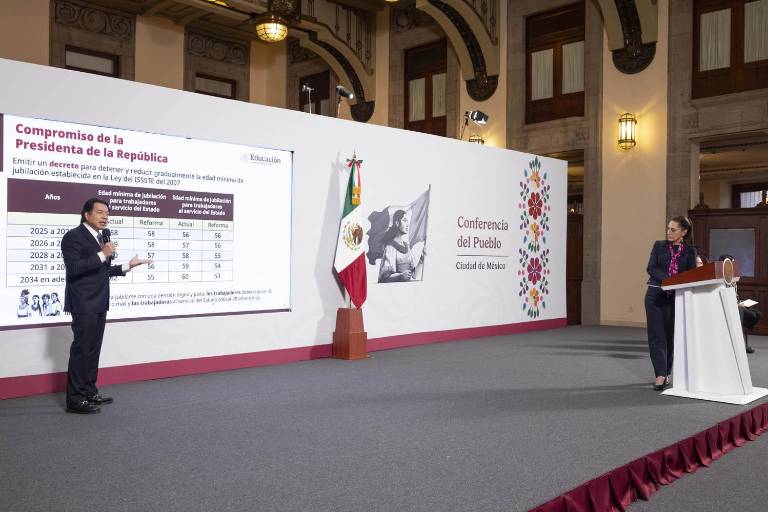 Gobierno baja edad de jubilación de maestros y facilita el proceso para cambio de escuela, ante demandas del magisterio