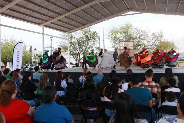 Lleva la Compañía Folclórica Sinaloense nuestras fiestas a Colinas de la Rivera