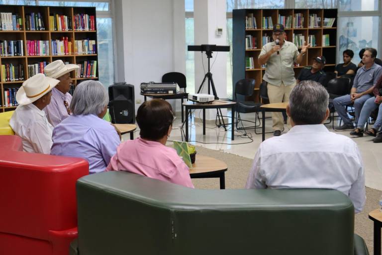 Realiza UTEsc conversatorio sobre la baja floración del mango en el Sur de Sinaloa