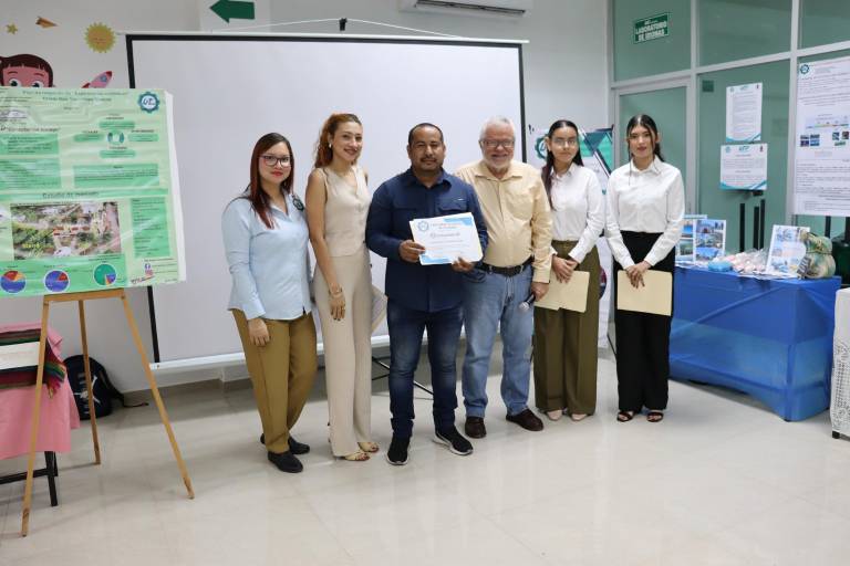 Con la presencia del presidente municipal de Escuinapa, estudiantes de turismo de UTEsc realizan muestra de proyectos de impacto en comunidades de la región