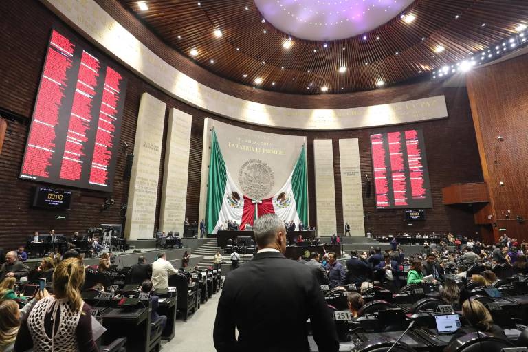 San Lázaro recibe 188 mil firmas para iniciativa ciudadana electoral impulsada por Claudio X