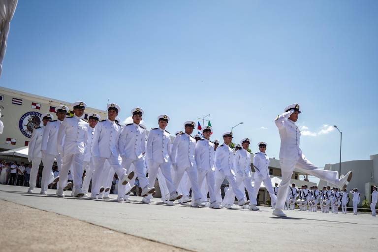 Egresan con honores 80 nuevos oficiales de la Escuela Náutica Mercante de Mazatlán