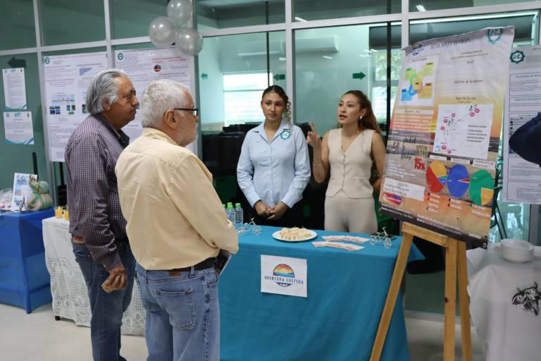 Con la presencia del presidente municipal de Escuinapa, estudiantes de turismo de UTEsc realizan muestra de proyectos de impacto en comunidades de la región