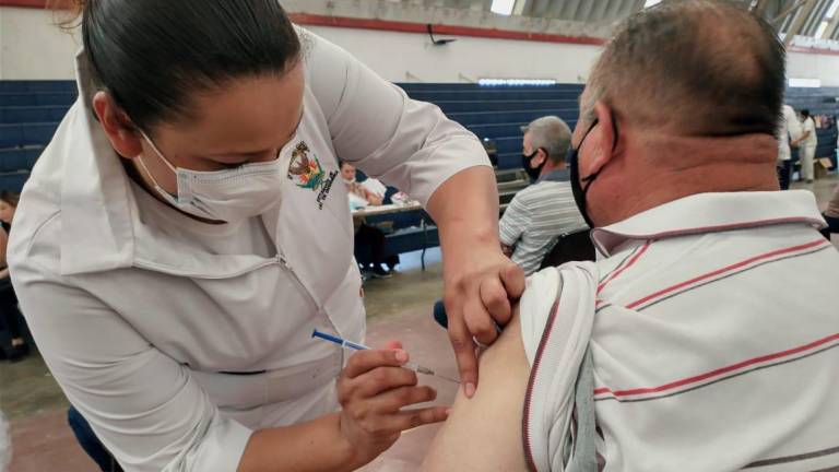 En Los Mochis aplican segundas dosis de vacuna contra el Covid-19 a mayores de 50 años
