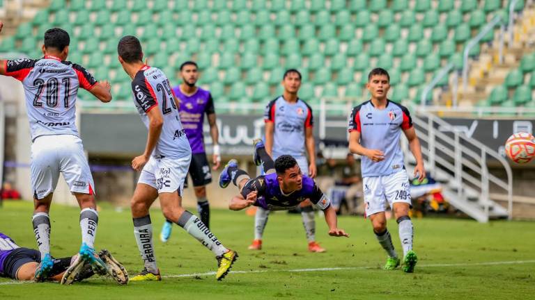 Mazatlán FC salió parejo en sus duelos ante Atlas, al vencer en la Sub 20 y caer en la Sub 18, respectivamente.