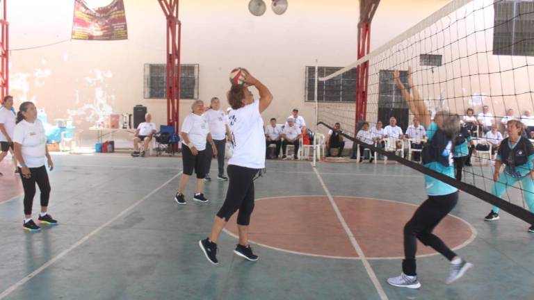 El Torneo Amistoso de Cachibol cuenta con más de 80 participantes.
